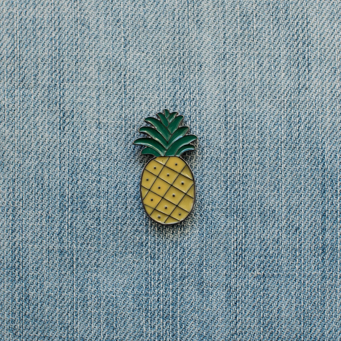 Enamel pin (1 option)